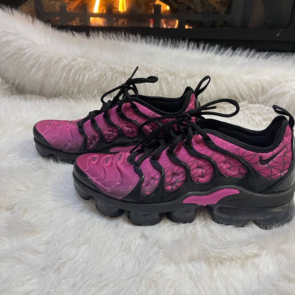 Nike VaporMax plus Sneaker-fuchsia/black